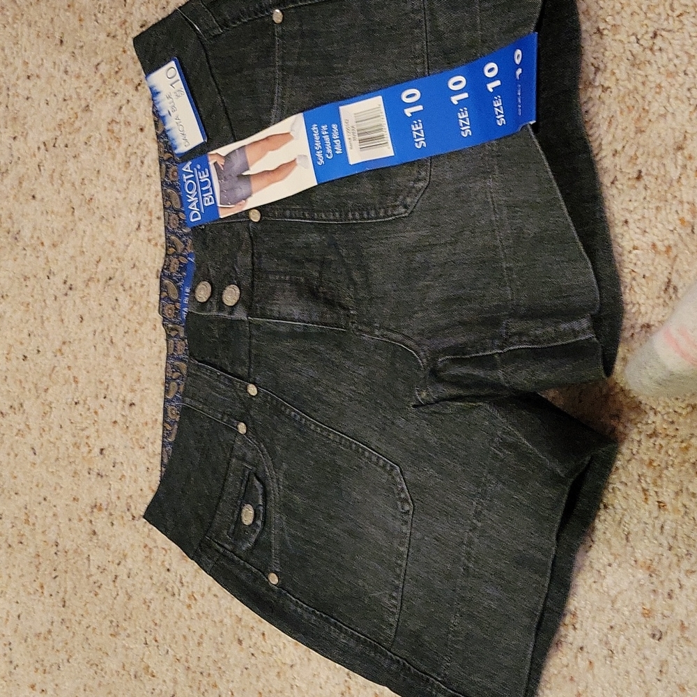 Cute shorts with rivits